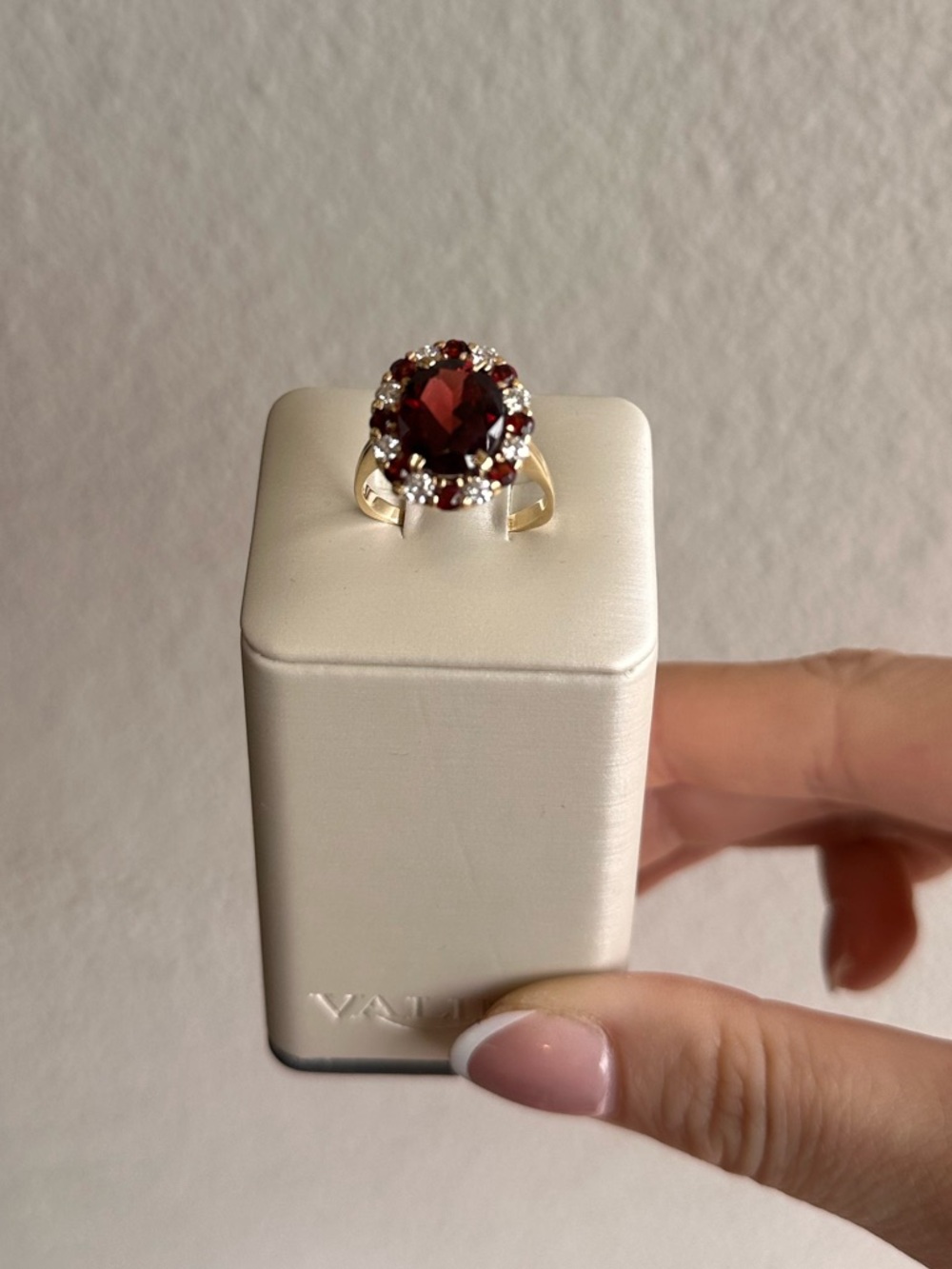 14KYG GARNET AND DIAMOND RING - Picture 3 of 4